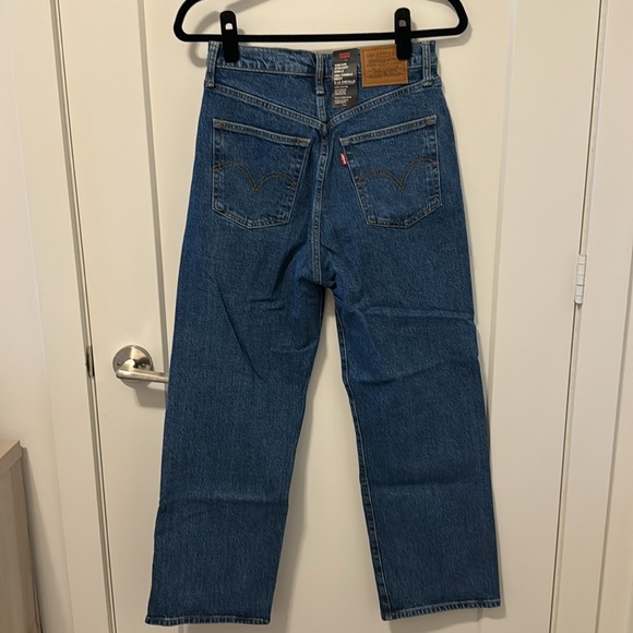 Levi’s Ribcage Straight Ankle Jeans - Picture 4 of 4